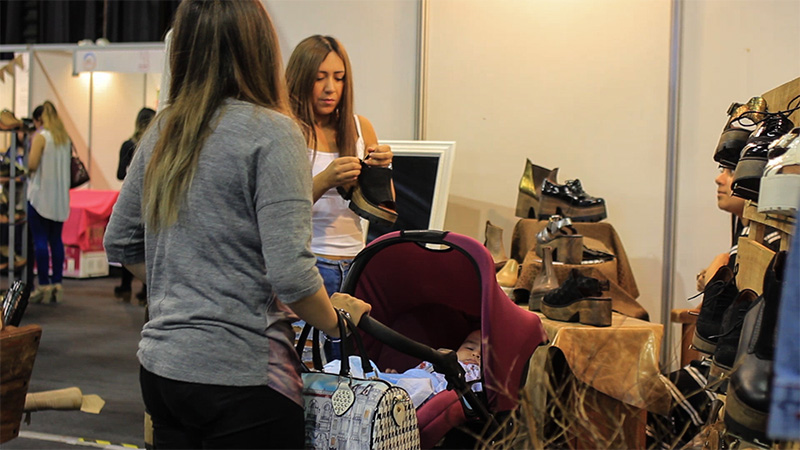 Stand de emprendedores en el closet de julieta